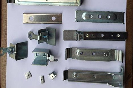 五金彈片清洗注意事項(xiàng),確保清潔與安全